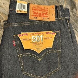 NWT Levi’s 501 Shrink to Fit Jeans 35x30